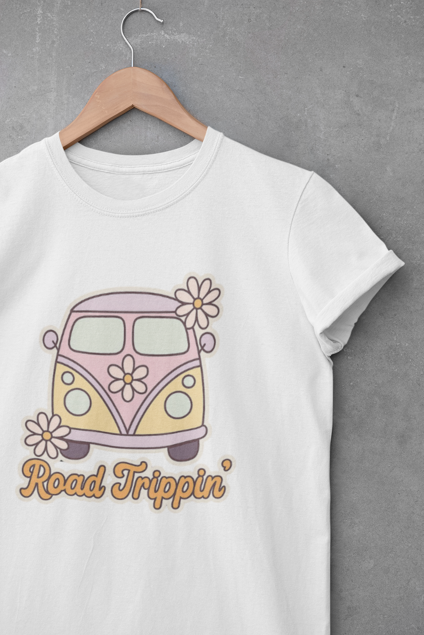 Road Trippin’ – Retro Van Art T-Shirt